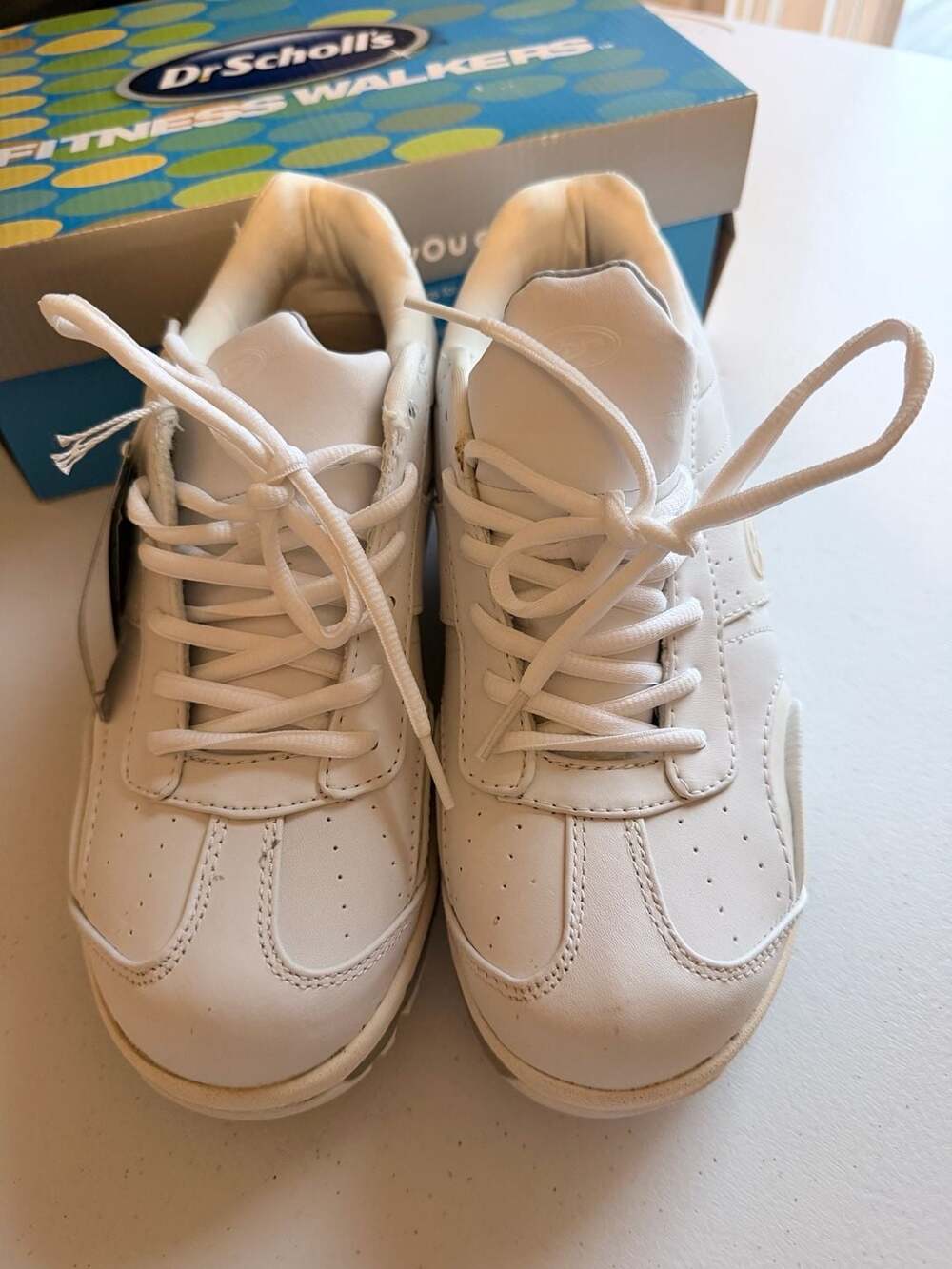 Dr. Scholl's Motivate Women's White Fitness Walker Sneakers size 8

KD